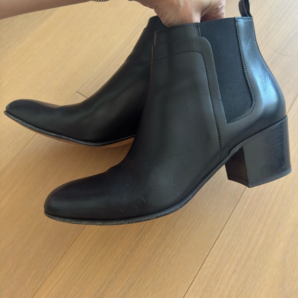 Vince heels black leather worn twice! Sz 7.5 true to size Bloomingdales